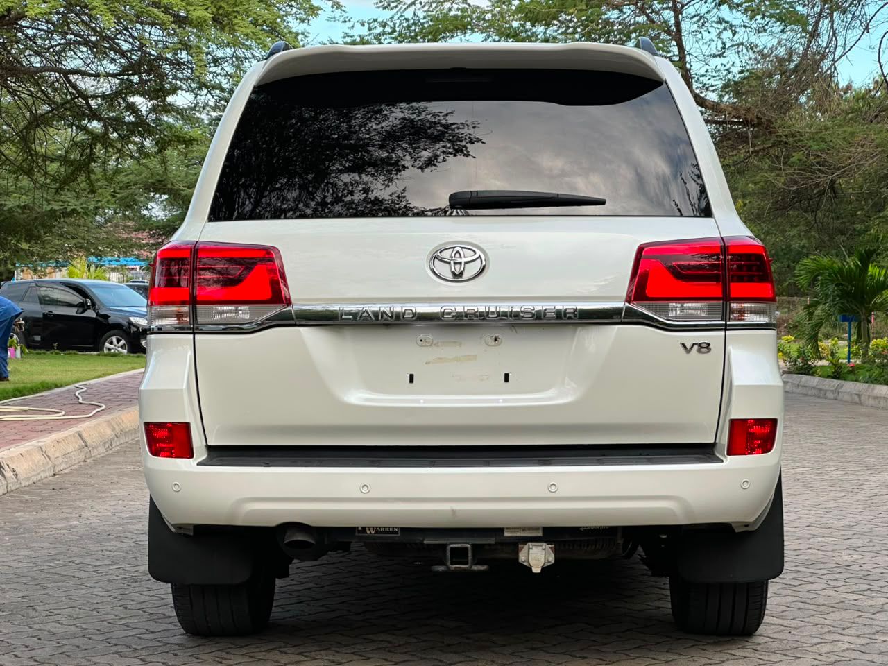 LANDCRUISER thumbnail 2